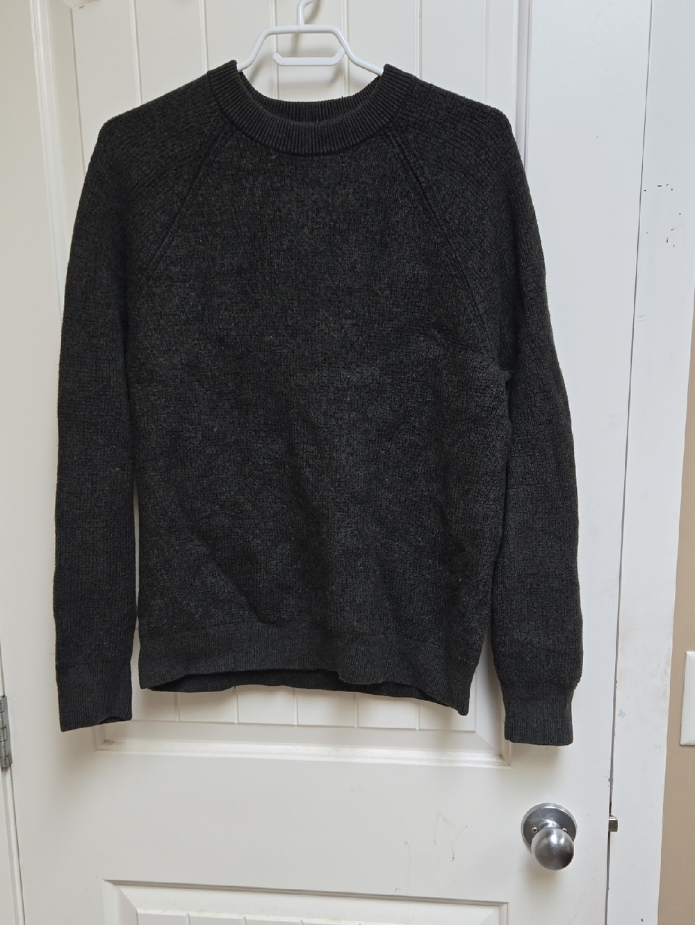 Banana Republic 100% Merino Wool Dark Gray Charcoal Crewneck Sweater Large